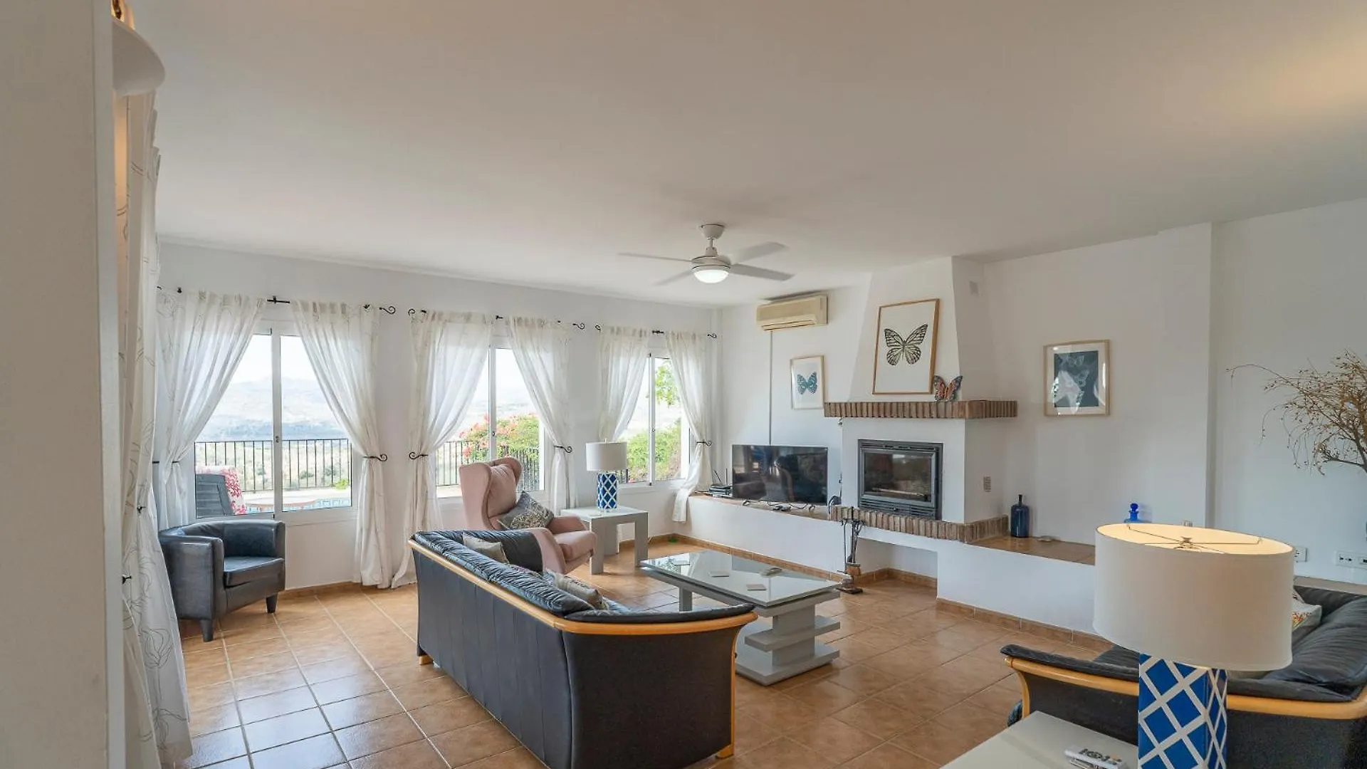 Villa Mariposa Large 2 Bedroom Lake Views El Cerro