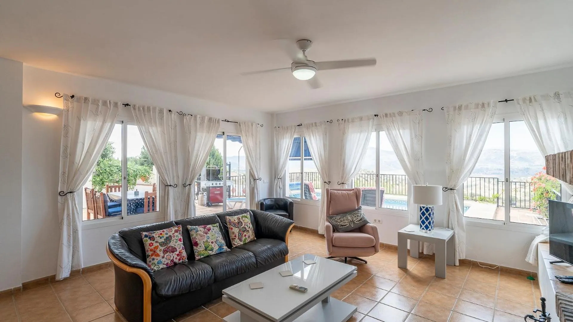 Mariposa Large 2 Bedroom Lake Views El Cerro