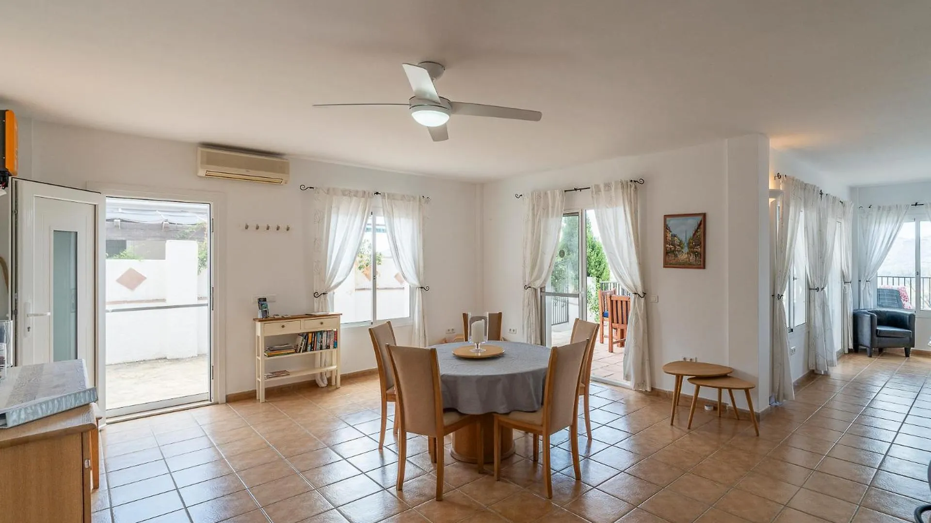 Villa Mariposa Large 2 Bedroom Lake Views El Cerro Spain