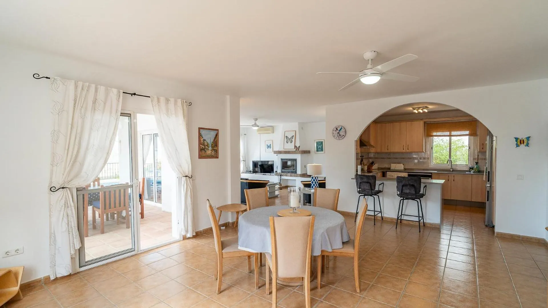 Villa Mariposa Large 2 Bedroom Lake Views El Cerro Spain